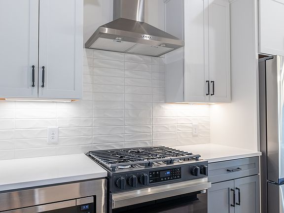 3rd image of 4072 Penfield Dr