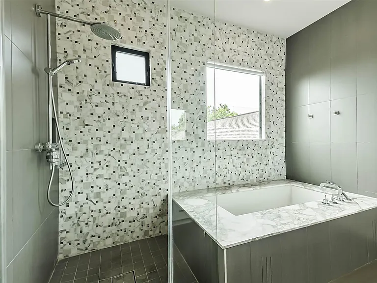 815 Alexander St — Photo 37