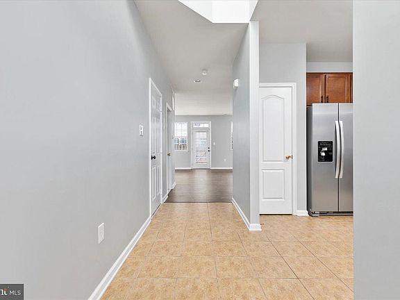 5th image of 112 Bowling Green Cir
