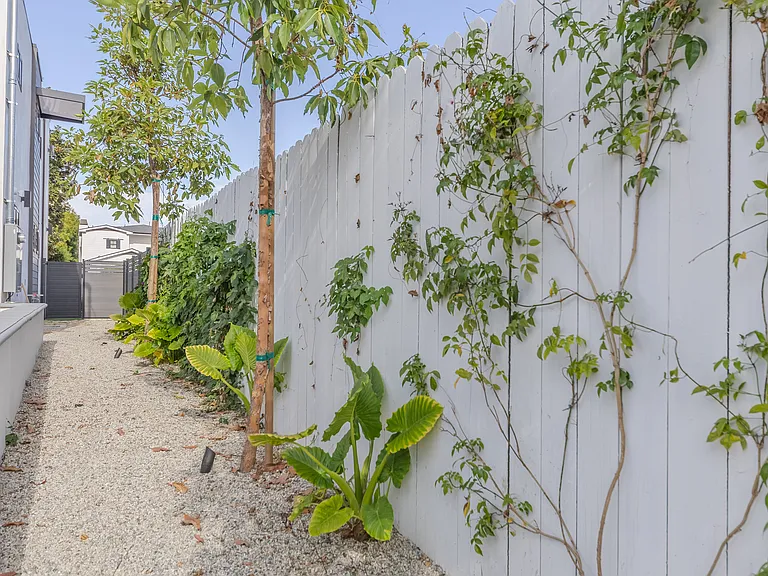 4557 Camellia Ave — Photo 33