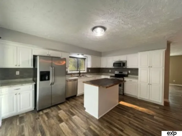 11193 S Lakeshore Dr, Blair, NE 68008