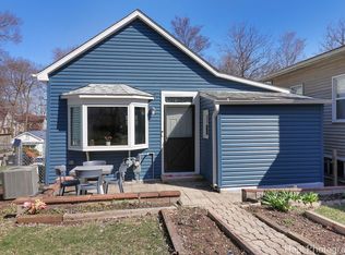 95 Hillside Ct, Fox Lake, IL 60020