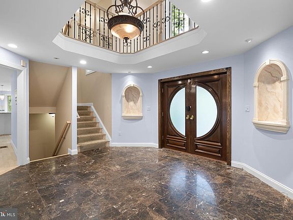 4th image of 10701 Sycamore Springs Ln