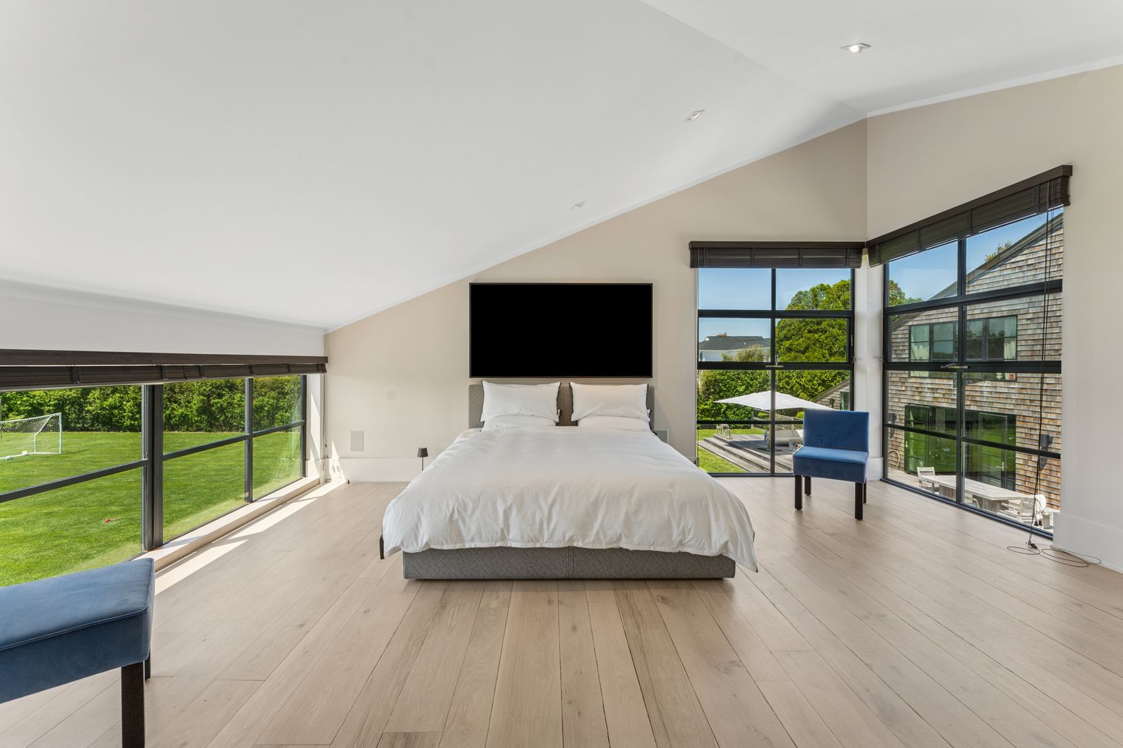  Poolhouse bedroom