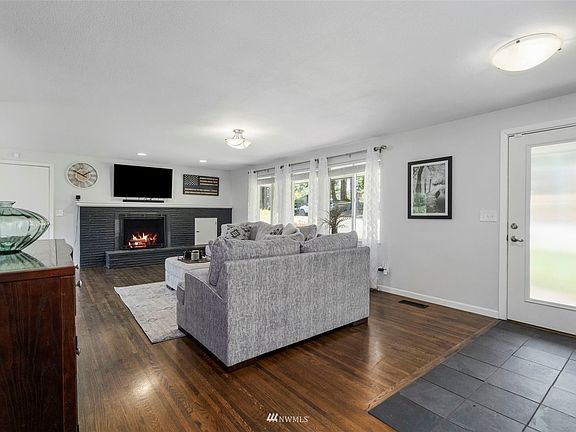 4th image of 6405 Hillcrest Dr SW