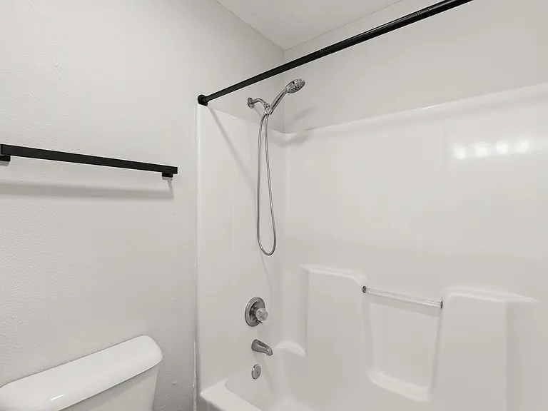 428 Stonehaven Dr — Photo 8