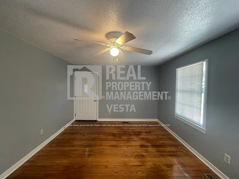 2875 Barrett Ave — Photo 3