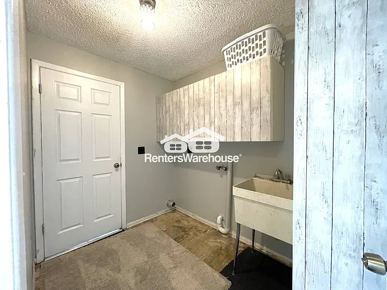 802 Embassy Rd — Photo 29