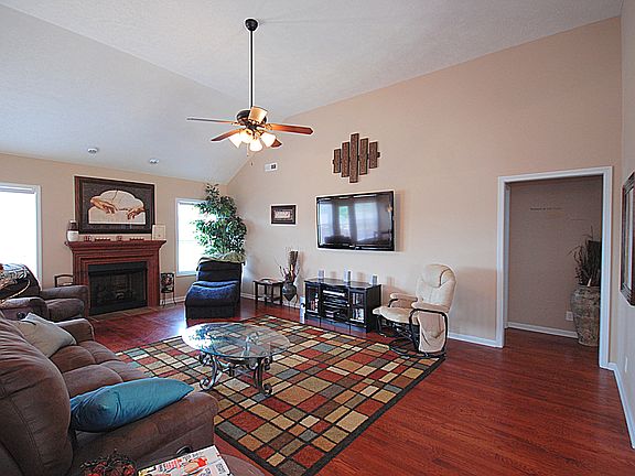 2nd image of 3500 Cayuse Way