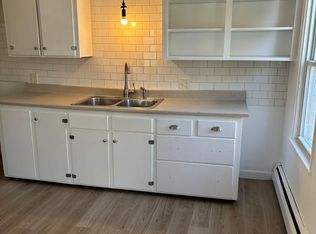 19 Youngs Ave #2R, West Warwick, RI 02893