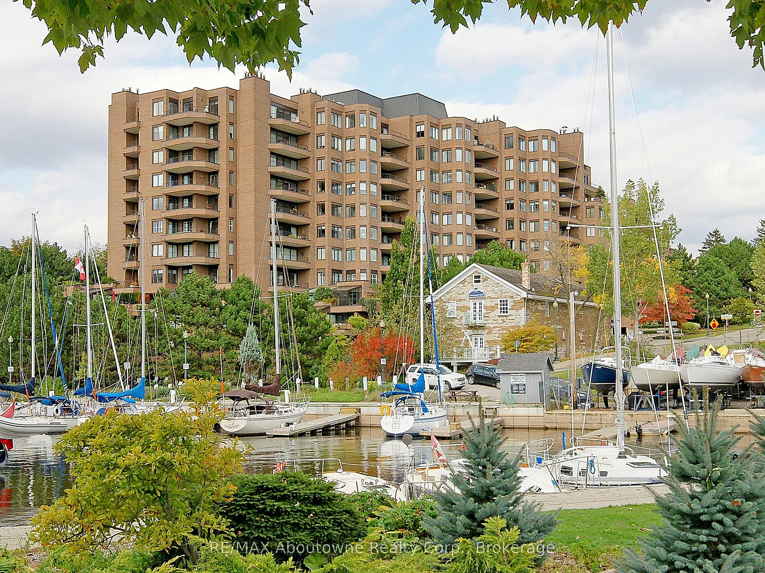 2 bed, $5,800 — Photo 1