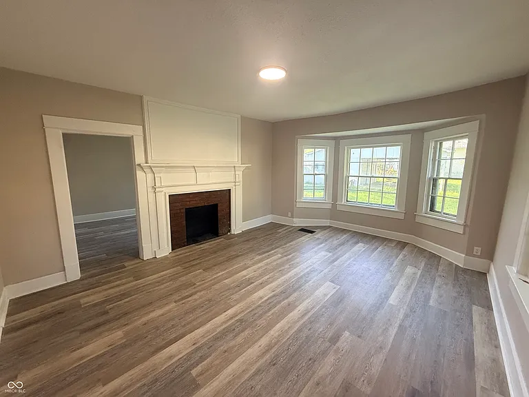 320 Lockerbie St — Photo 5
