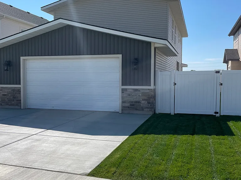 928 Crestview Dr — Photo 16