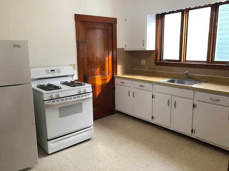 19 Cornell St #19 — Photo 13
