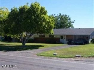 1009 S 48th Ave, Yakima, WA 98908