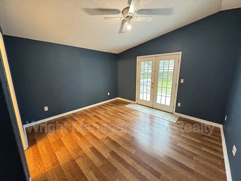 545 Pine St — Photo 8