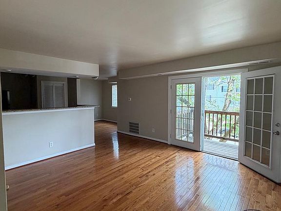 4th image of 2514 Markham Ln APT 3