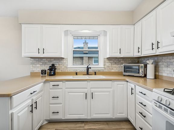 5th image of 4027 Goss Ave