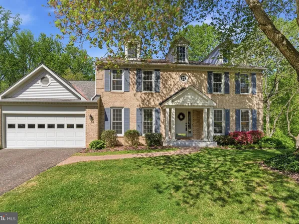 8101 Overlake Ct, Fairfax Station, VA 22039