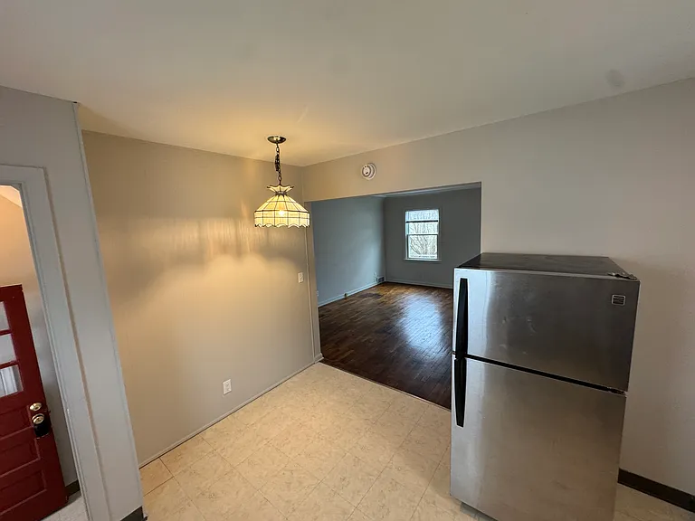 2121 Roberts Ln — Photo 6