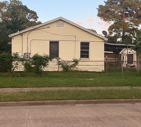 3rd image of 110 S Parkway Dr