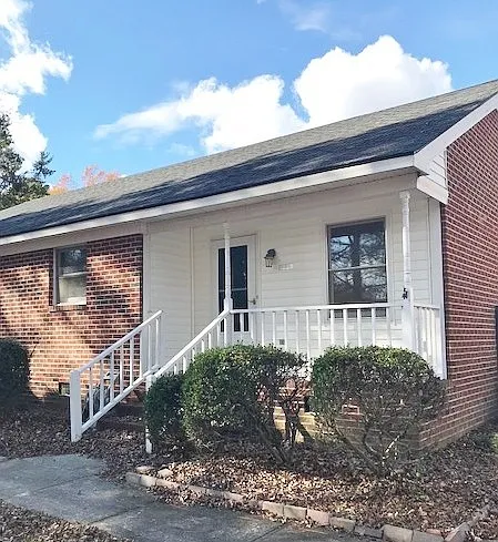 Building Photo - 1006 S 10th St