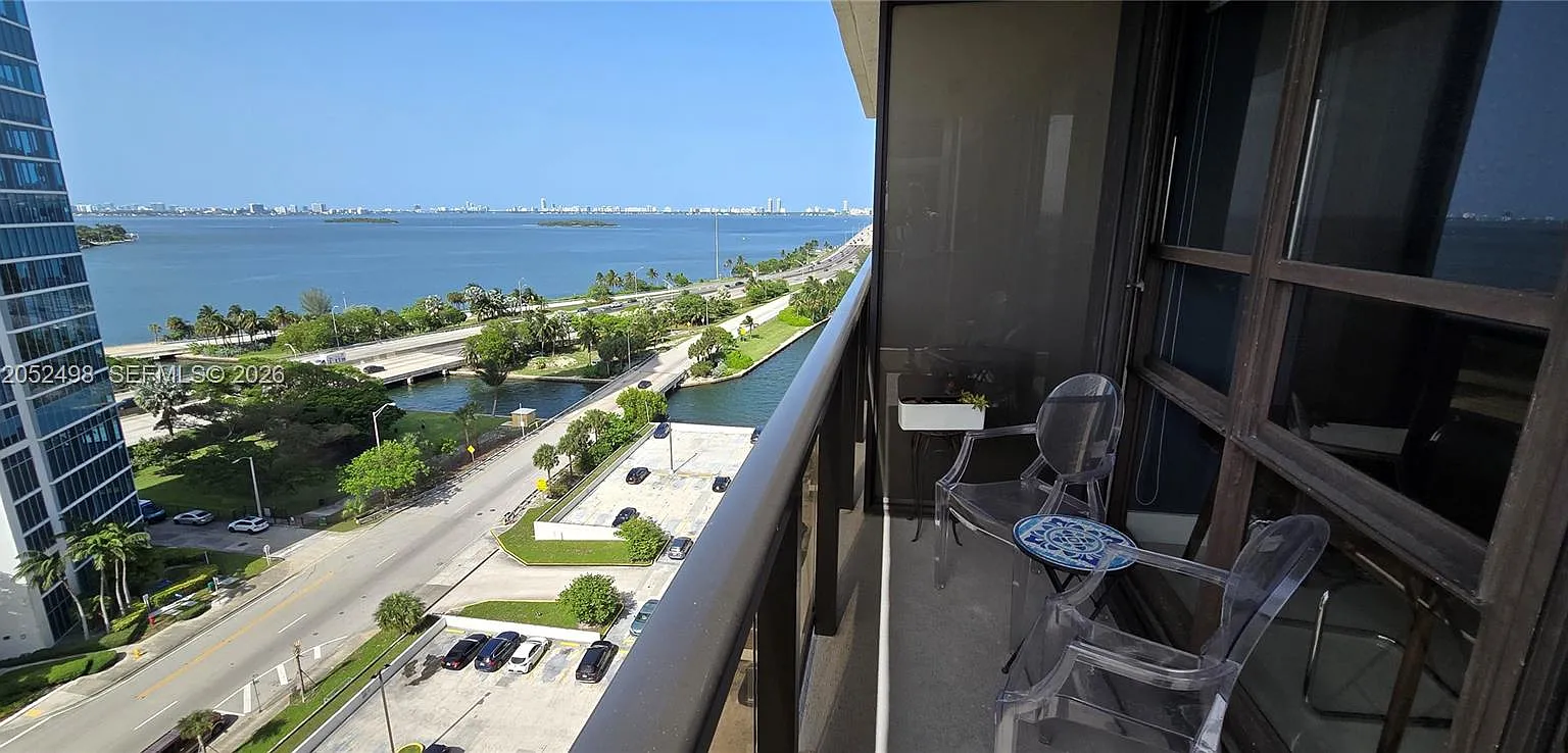 Charter Club Condo — Photo 2