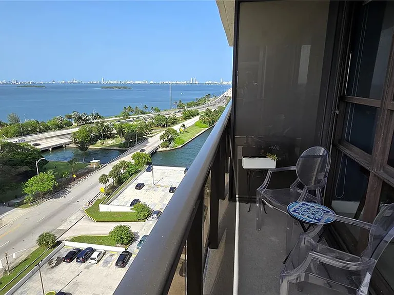 600 NE 36th St #1509 — Photo 1