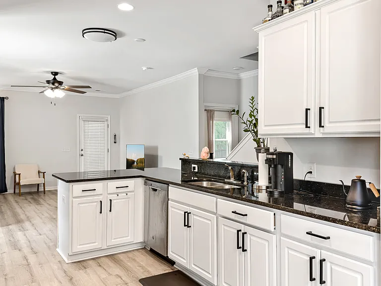 188 Hyrne Dr — Photo 8