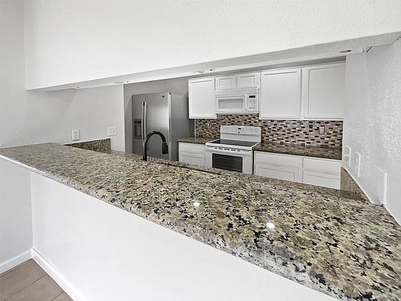 3rd image of 9410 Keegans Wood Dr