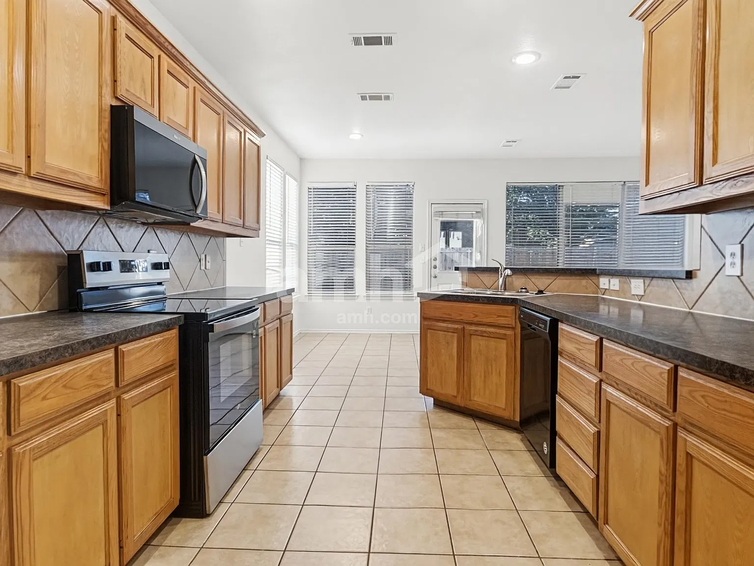 4 bed, 2.5 bath, 2240 sqft, $2,445 — Photo 3