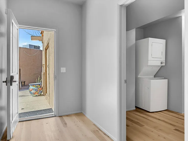 Riverside Suites — Photo 31