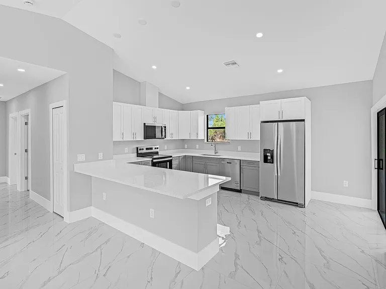 633 Windermere Dr — Photo 9