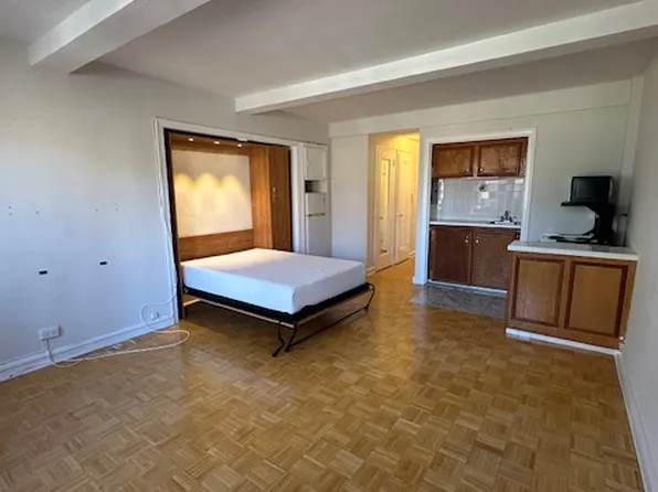 320 East 42nd Street image 8 of 8