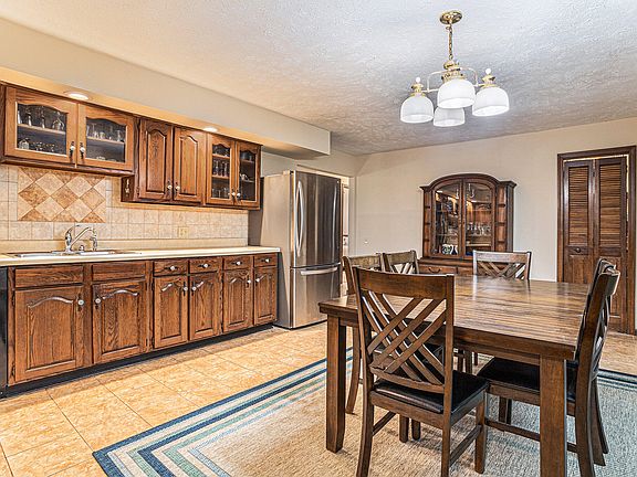 4th image of 60544 Woodland Dr