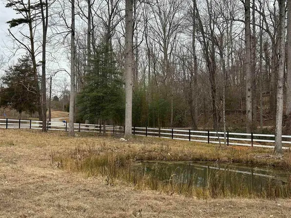 181 Yvonne Dr, Six Mile, SC 29682