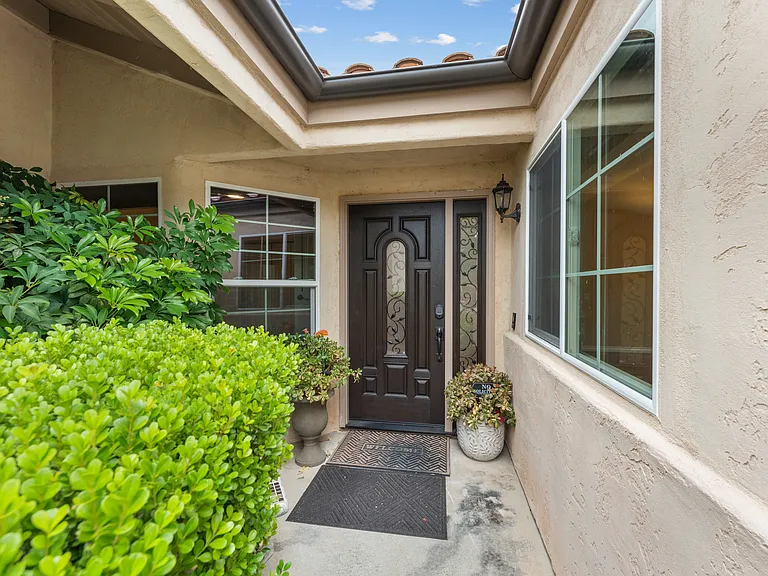 1326 Linsay Pl — Photo 2