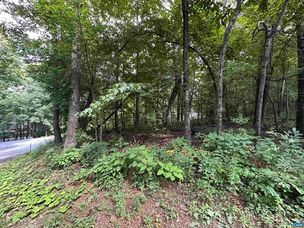 11 Fairway Oaks Ln, Roseland, VA 22967