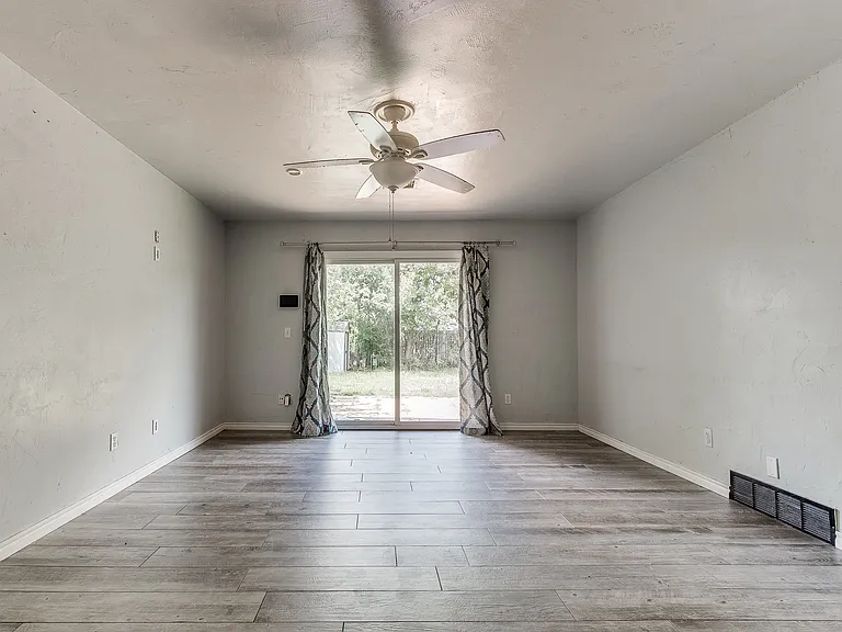105 Paul Ave — Photo 19