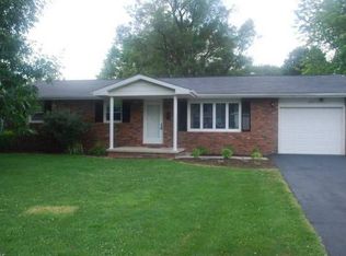 223 N Elm St, Arthur, IL 61911