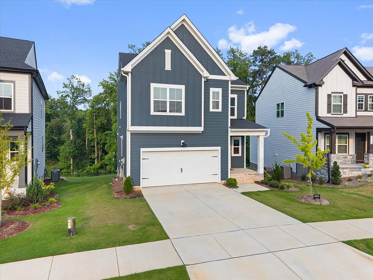 6 bed, 3587 sqft, $3,800 — Photo 3
