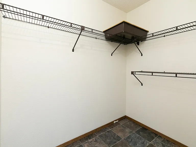 Fargo, ND Maplewood Bend Apartments | Closet
