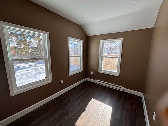 5th image of 119 Powell Ave