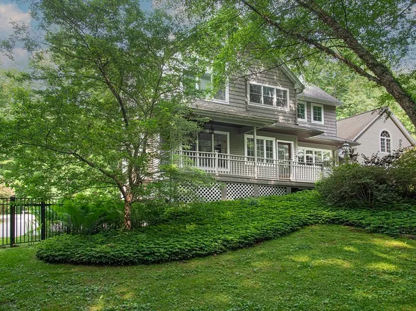 25 Hawthorne Ter, Northampton, MA 01062