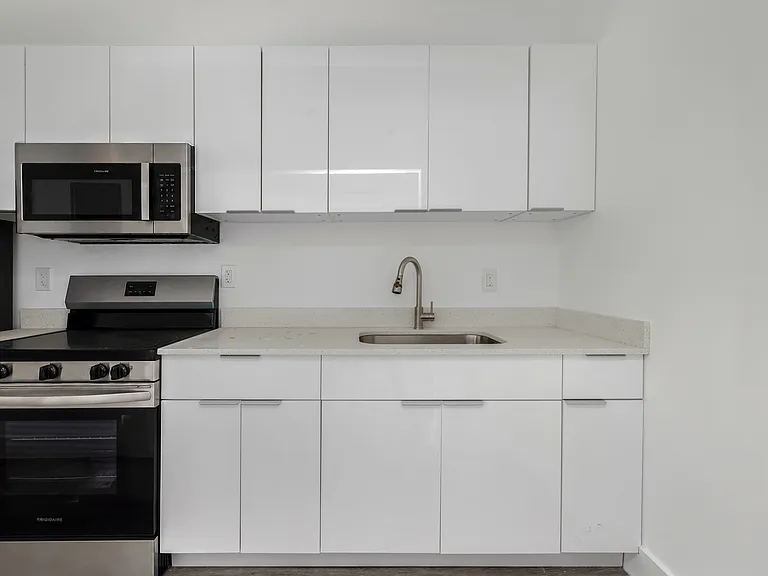1536 Beekman — Photo 8