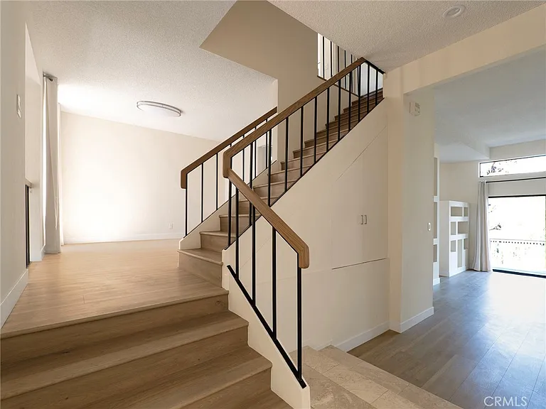 5214 Calatrana Dr — Photo 3