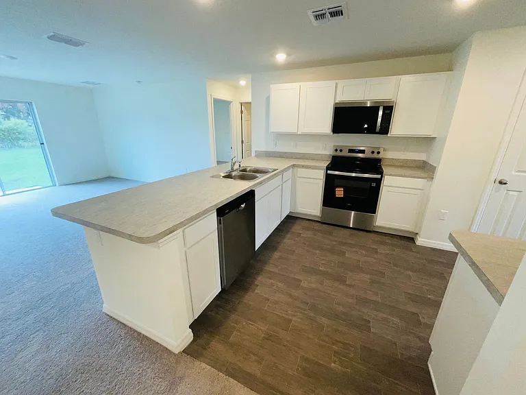 1701 SE Manth Ln — Photo 6