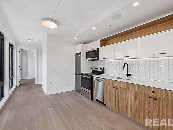 4th image of 60 W 125th St APT 1506