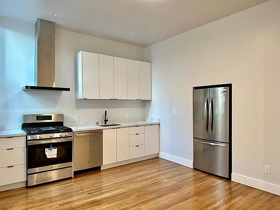 4th image of 1588 Union St #B
