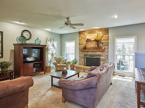 5th image of 166 Southfield Dr